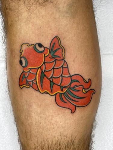 TATOUAGE JAPONAIS TRADITIONNEL BRAS PARIS IREZUMI GUIGUI WABORI KINGYO